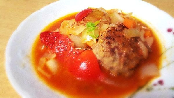 無添加トマトジュースを使ったトマト煮込みハンバーグレシピ